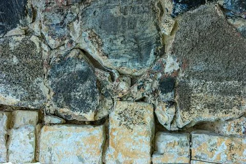 Weathered stone wall texture close up detail Foto stock