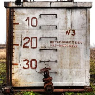 Weathered technical building with depth marks. Foto stock