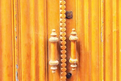 Weathered wooden double door handles flank keyhole Stock Photos