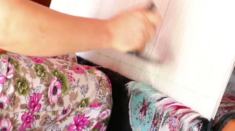 Weaving Carpet in Turkey Видео 68103919