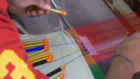 Weaving of Paithani saree using pure silk threads with gold thread. Stock Footage 101582637