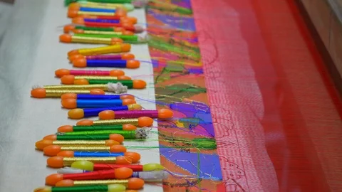 Weaving of Paithani saree using pure silk threads with gold thread. Stock Footage 101585013