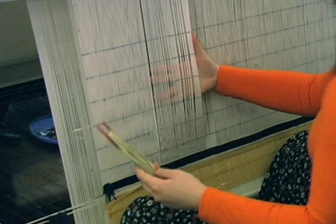 Weaving silk carpet with double knots 3 Stock Footage 110412
