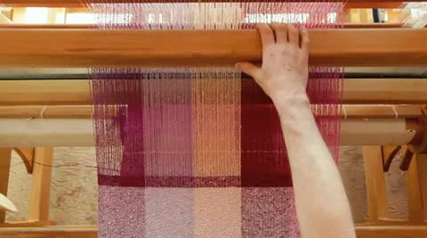 Weaving tea towels on a loom 库存影片 11239899