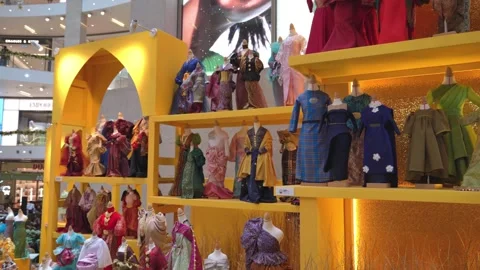 The "Weaving Threads of Heritage" exhibition in Pavilion Kuala Lumpur. Vidéo 271551859
