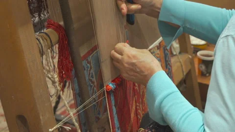 Weaving Turkish carpet 库存影片 241257901
