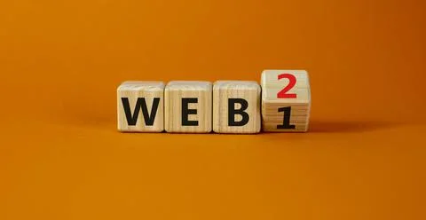 WEB 1 or 2 symbol. Turned a wooden cube and changed words WEB 1 to WEB 2. Bea 库存照片