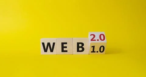 WEB 2 or 1 symbol. Turned wooden cubes with words WEB 1.0 or WEB 2.0. Beaut.. Stockfoto's