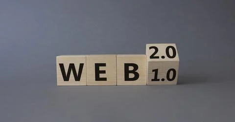 WEB 2 or 1 symbol. Turned wooden cubes with words WEB 1.0 or WEB 2.0. Beaut.. Stockfoto's