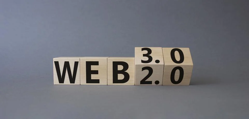 Web 3.0 vs Web 2.0 symbol. Turned cubes with the words web 3.0 and web 2.0... Stockfoto's