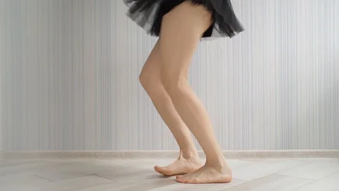 Web camera dancing. Sexy slim woman legs Vídeo Stock 129796587