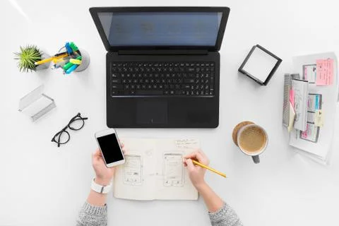 Web designer working on smartphone user interface Foto stock