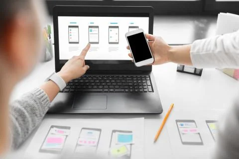 Web designers work on smartphone user interface Foto stock