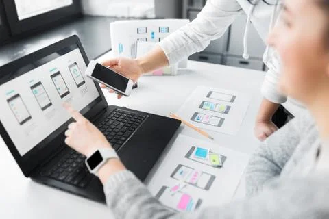 Web designers work on smartphone user interface Foto stock