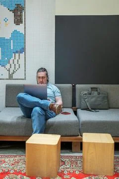 Web Developer Coding On Computer To Develop Code 库存照片