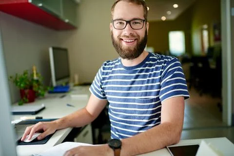 Web developer, computer or portrait of happy man in office for software sys.. Foto stock