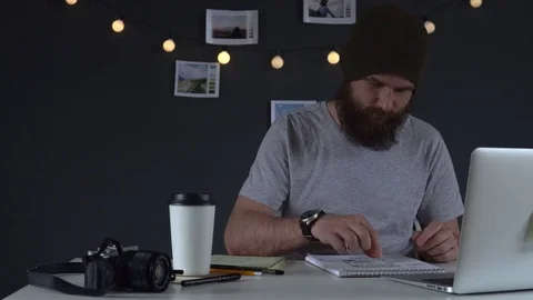 Web developer drinking coffee and working on the computer at home Vídeo Stock 83781321