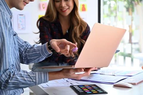 Web developer team discussion and brainstorming new approaches and ideas 스톡 사진