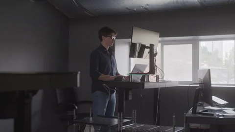 Web Developer Typing Code on His Computer at His Standup Desk Vídeos de archivo 208785350