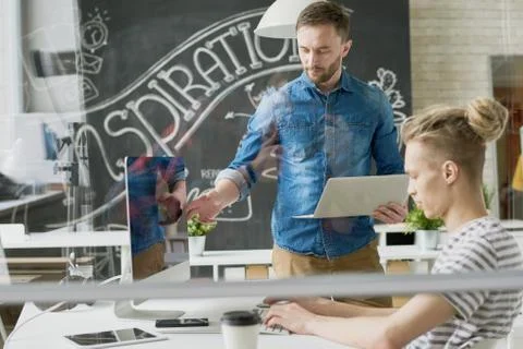 Web Developers Working in Modern Office Foto stock