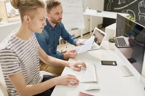 Web Developers Working in Studio 库存照片