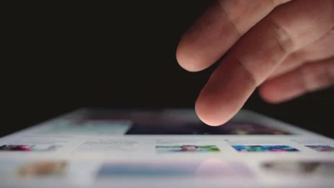 Web surfing on digital tablet Stock Footage 136481142