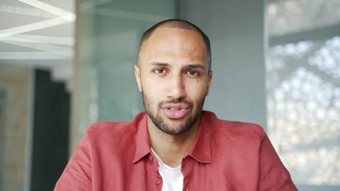 Webcam view. Smiling businessman talking on a video call conference looking  Vidéo 340880516