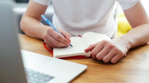 Webdesigner planning website responsive layout 動画素材 49955733