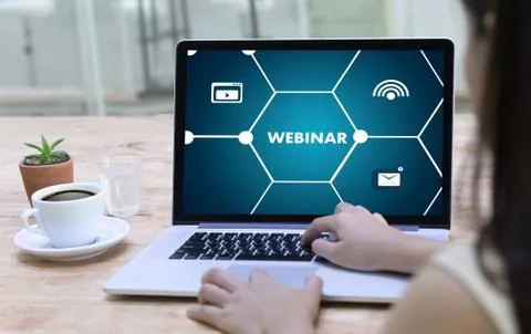 WEBINAR hand on table use E-business Browsing Connection in computer, coffee, Foto stock