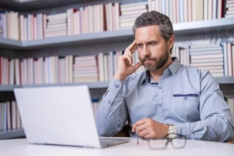 Webinar tutorial online. study online. education for millenial man. remote Fotos Stock