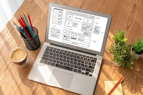 Website design software provide modish template for online retail business Stockfoto's