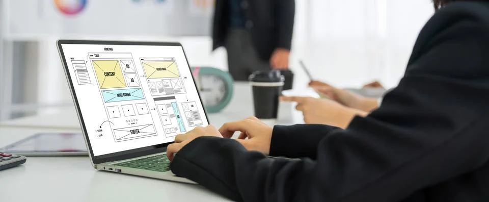 Website design software provide modish template for online retail business Foto stock