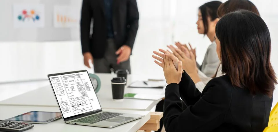 Website design software provide modish template for online retail business 写真素材