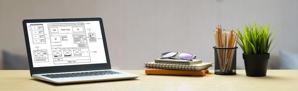 Website design software provide modish template for online retail business Stock Photos