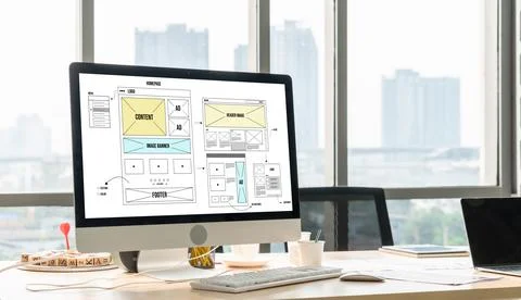 Website design software provide modish template for online retail business Stockfoto's