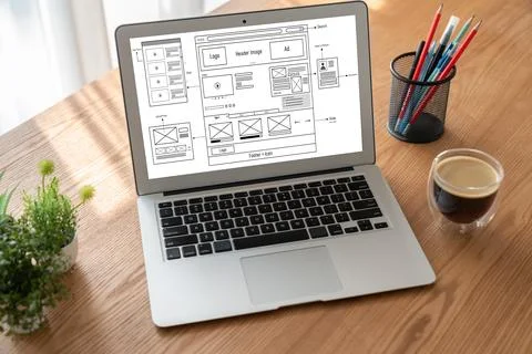 Website design software provide modish template for online retail business 스톡 사진
