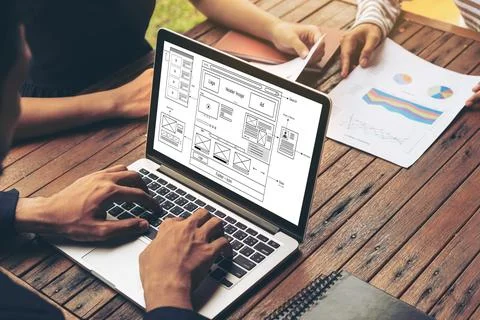 Website design software provide modish template for online retail business Foto stock