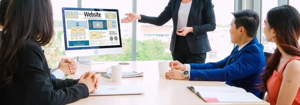 Website design software provide snugly template for online retail business Stock-Fotos