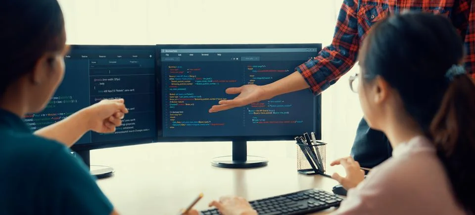 Website developer team brainstorming and sharing idea at office. Burgeoning. 库存照片