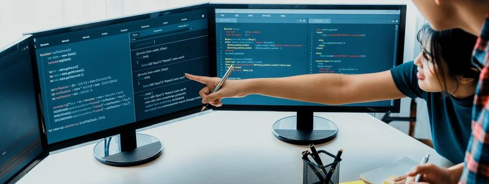 Website developer team brainstorming and sharing idea at office. Burgeoning. 스톡 사진