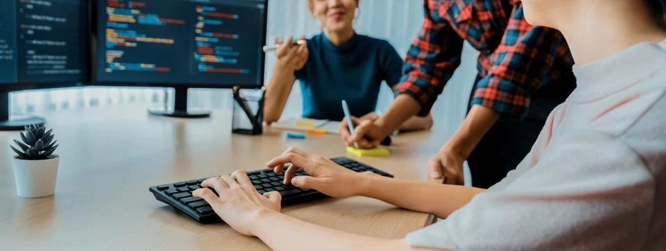 Website developer team brainstorming and sharing idea at office. Burgeoning. Foto stock