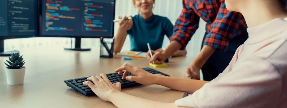 Website developer team brainstorming and sharing idea at office. Burgeoning. 스톡 사진