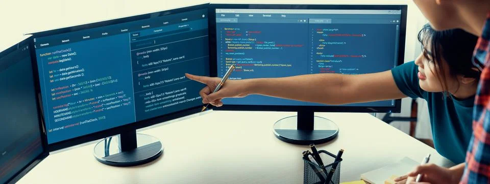 Website developer team brainstorming and sharing idea at office. Burgeoning. 스톡 사진