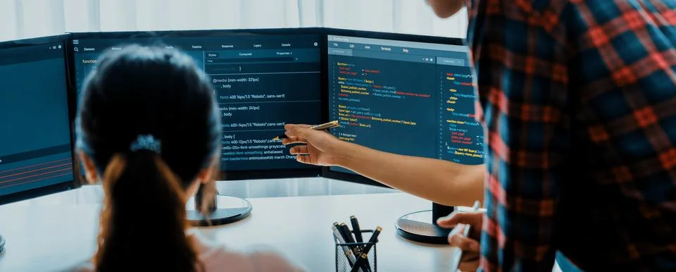 Website developer team brainstorming and sharing idea at office. Burgeoning. Foto stock