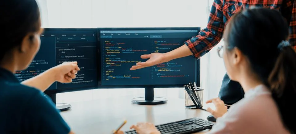 Website developer team brainstorming and sharing idea at office. Burgeoning. 库存照片