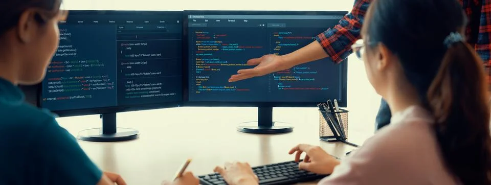 Website developer team brainstorming and sharing idea at office. Burgeoning. Foto stock