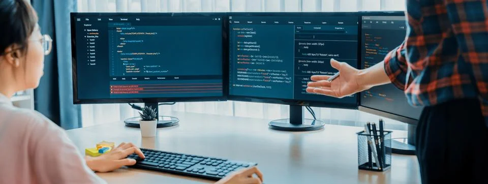 Website developer team brainstorming and sharing idea at office. Burgeoning. Foto stock