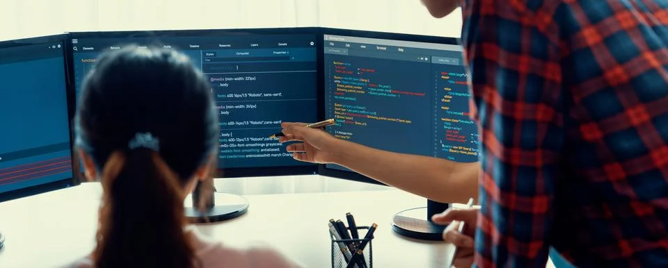 Website developer team brainstorming and sharing idea at office. Burgeoning. Foto stock