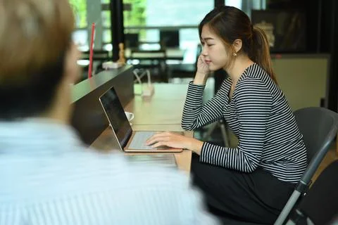 Website developer team programming code on computer screen and brainstorming for Foto stock