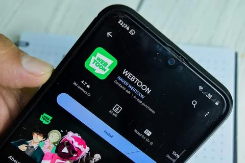 Webtoon application on Smartphone screen. Webtoon is a freeware web browser 스톡 사진